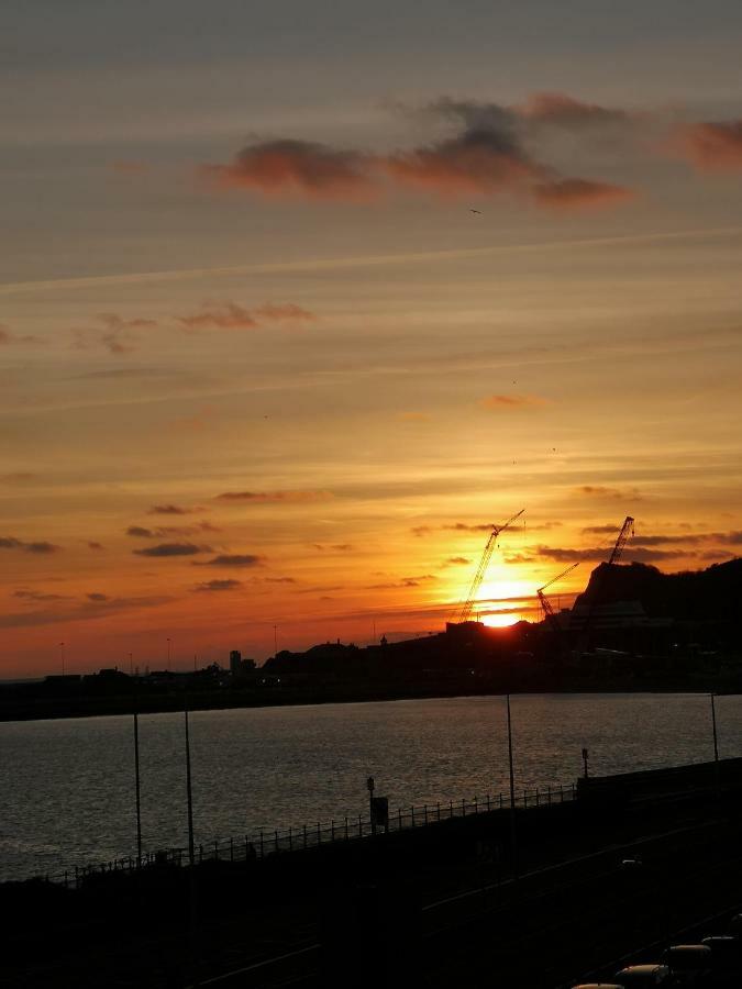 Whole Flat Next To Dover Port With Parking Exterior foto